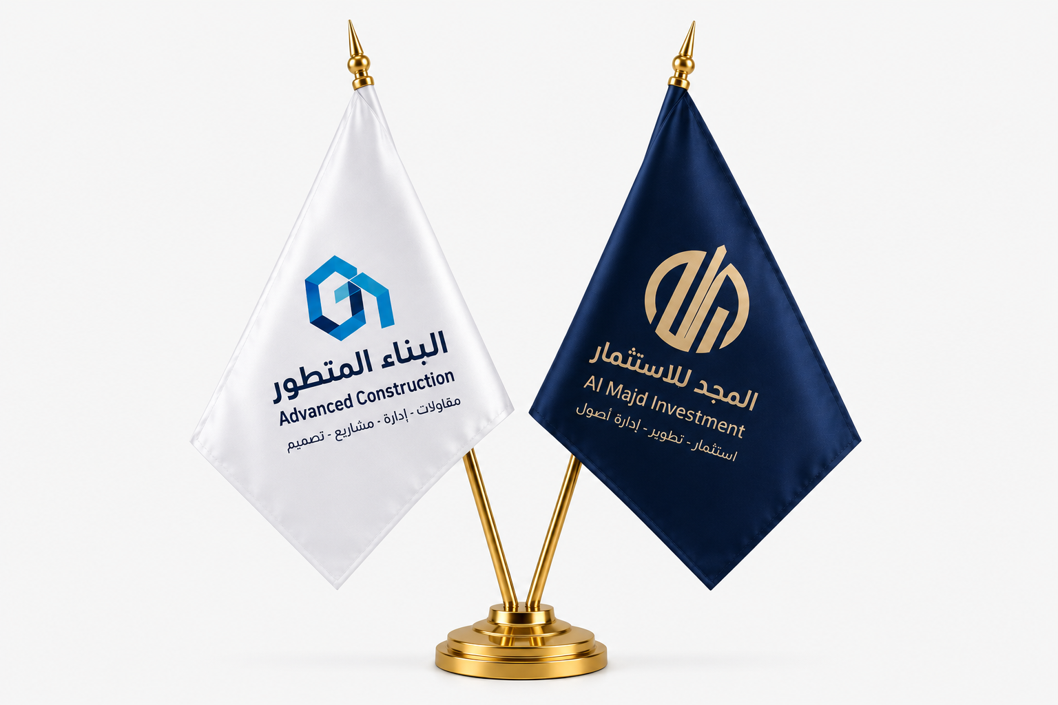 علم ثنائي بسارية ذهبية